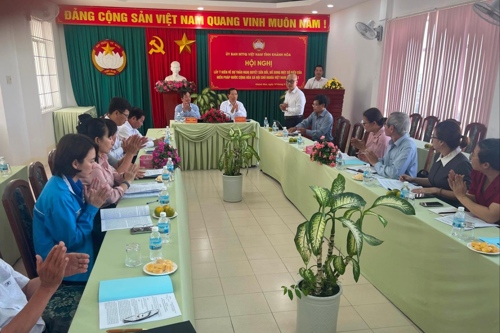 khanh-hoa-gop-y-du-thao-nghi-quyet-sua-doi-bo-sung-mot-so-dieu-cua-hien-phap-nam-2013-anh-thuy-trang-(1).jpg