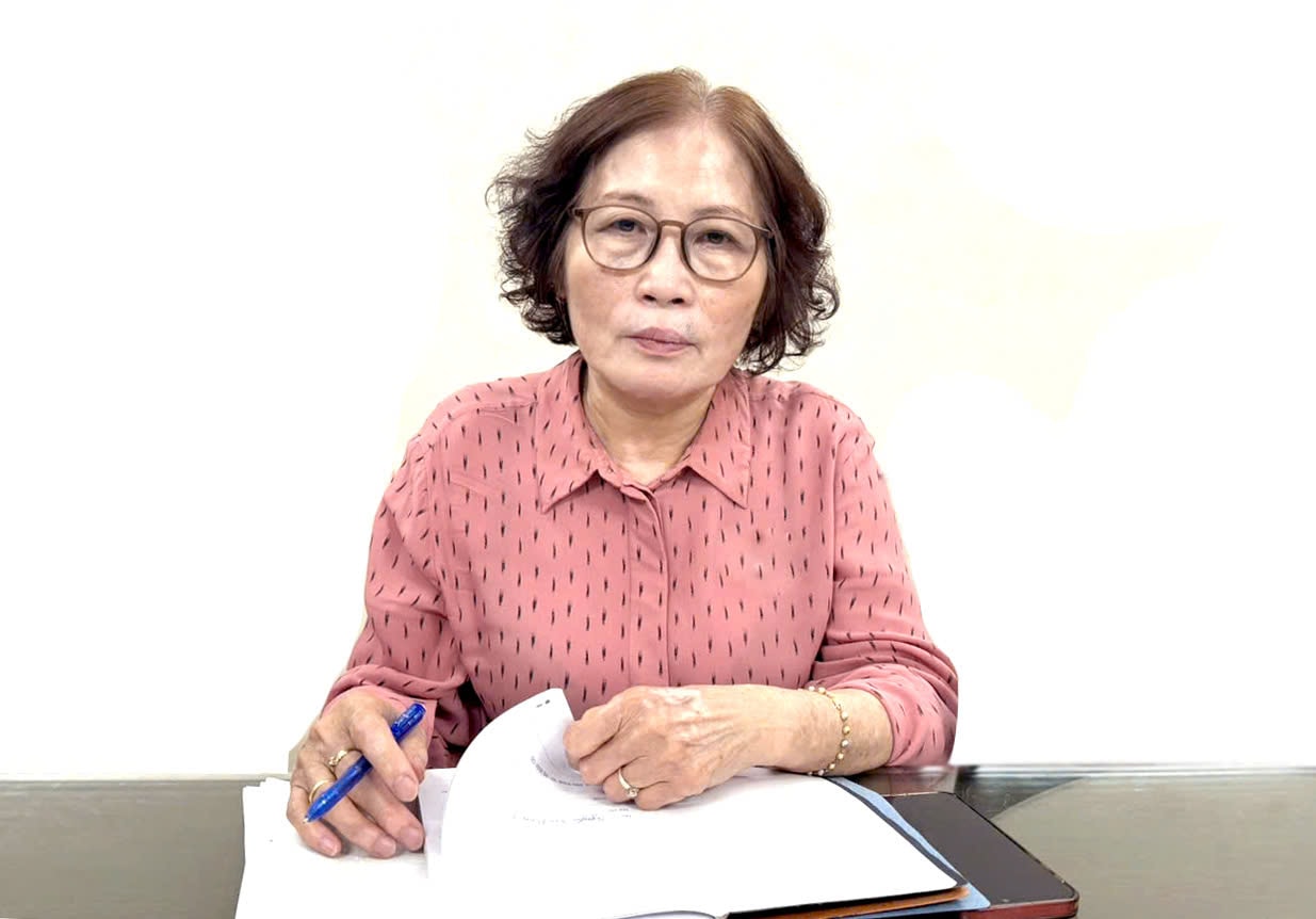 Cô Hoàng Yến