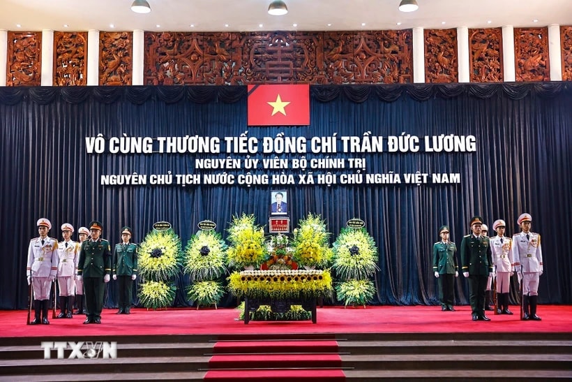 Linh cữu nguyên Chủ tịch nước Trần Đức Lương quàn tại Nhà tang lễ Quốc gia số 5 Trần Thánh Tông, Hà Nội. (Ảnh: TTXVN)