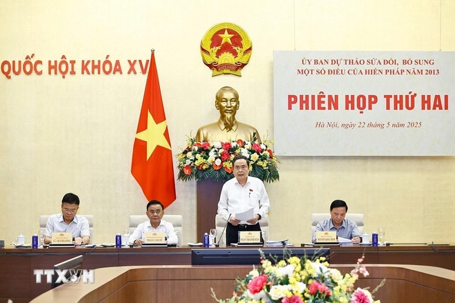 ttxvn-chu-tich-quoc-hoi-sua-doi-hien-phap-5.jpg