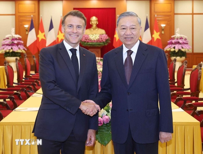 ttxvn-tuyen-bo-chung-viet-nam-phap-2705-3.jpg