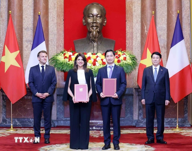 ttxvn-tuyen-bo-chung-viet-nam-phap-2705-4.jpg