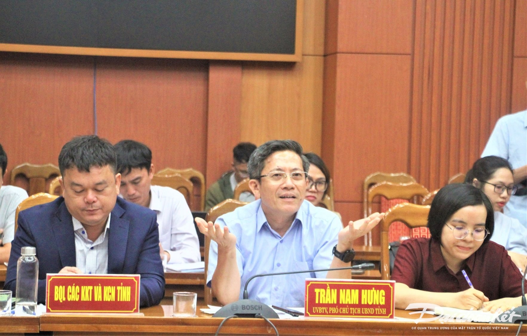 LAM VIEC 1