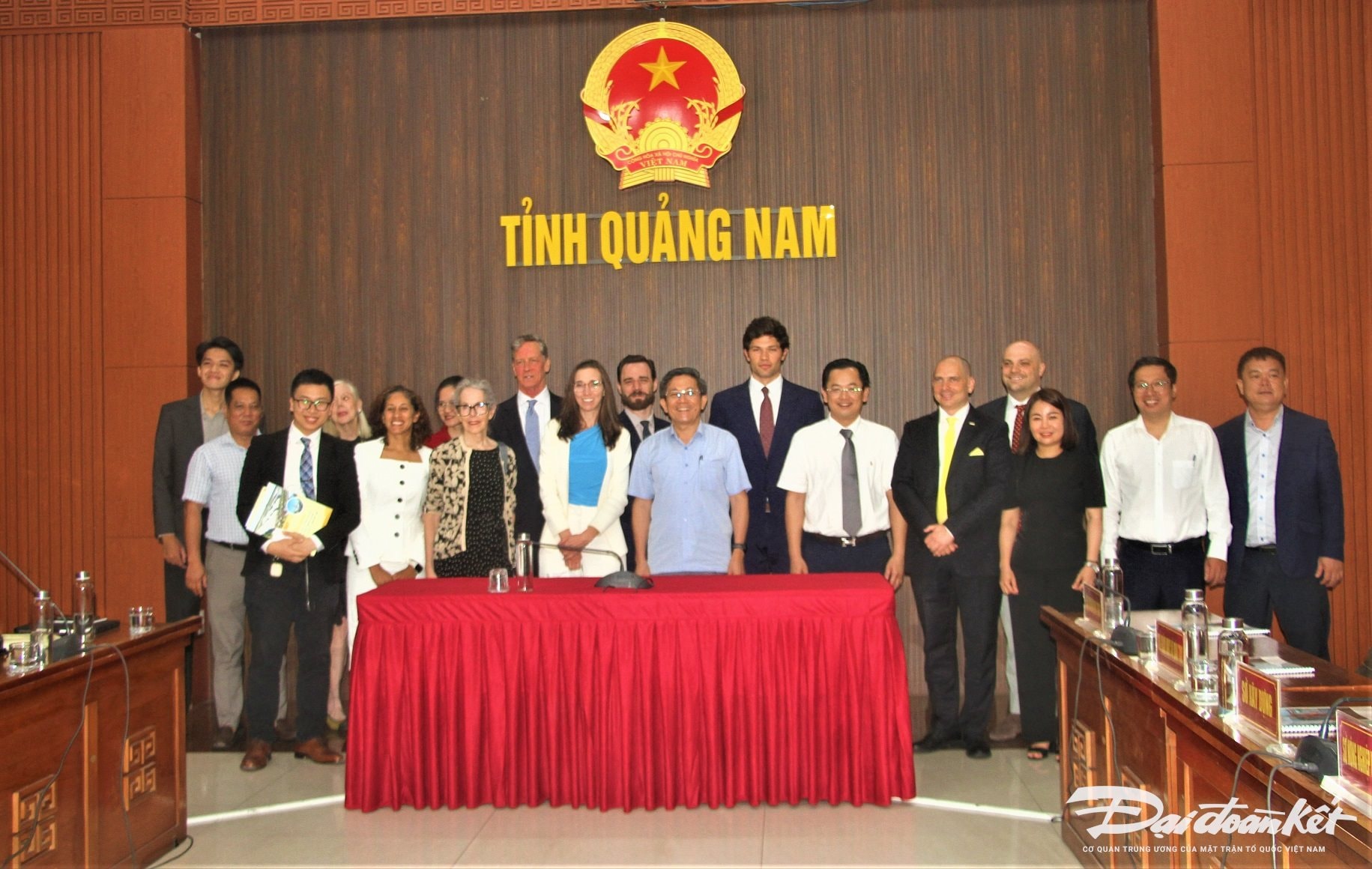 LAM VIEC 4