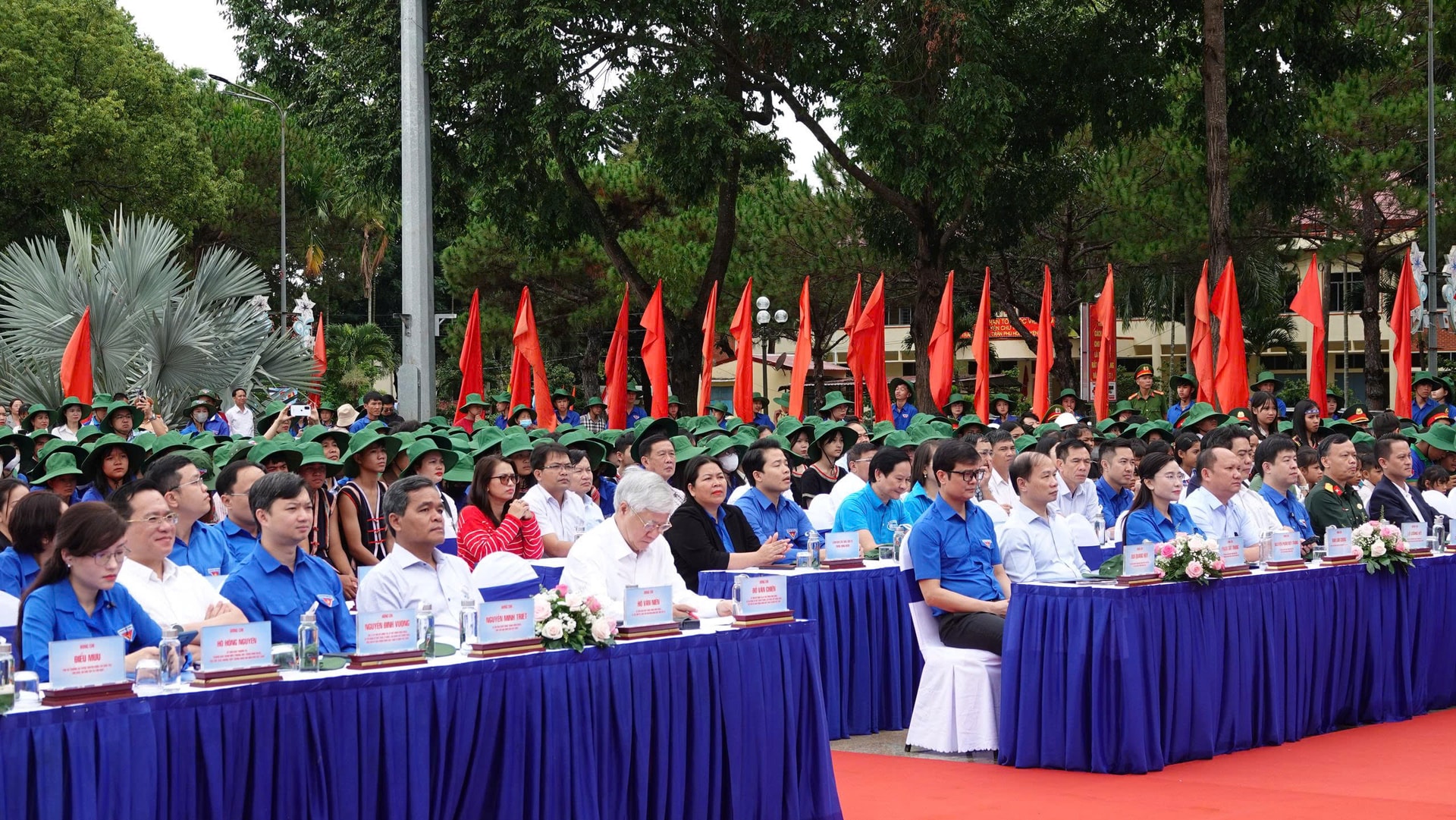 Toàn cảnh