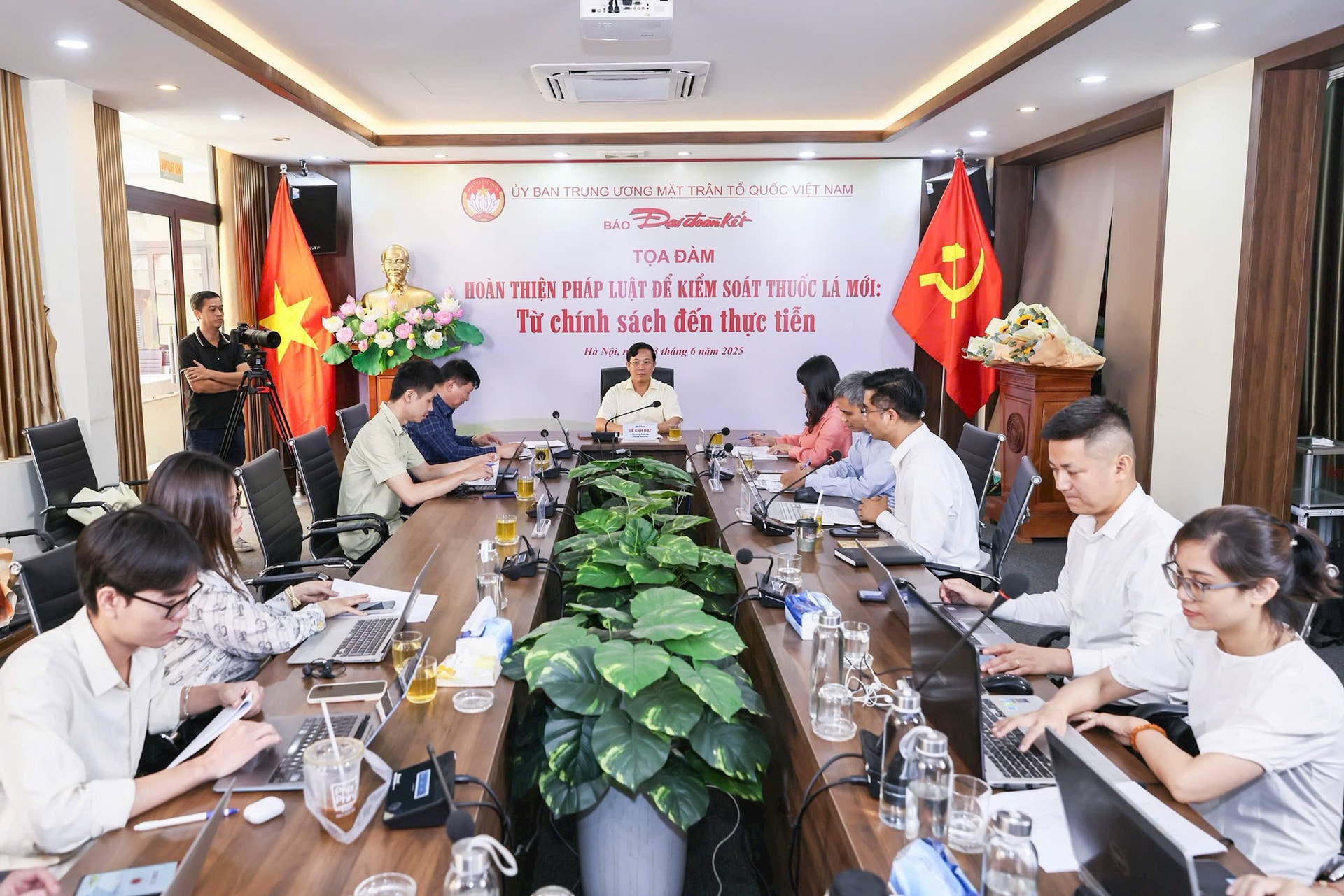 Quang cảnh tọa đàm. Ảnh: Quang Vinh.