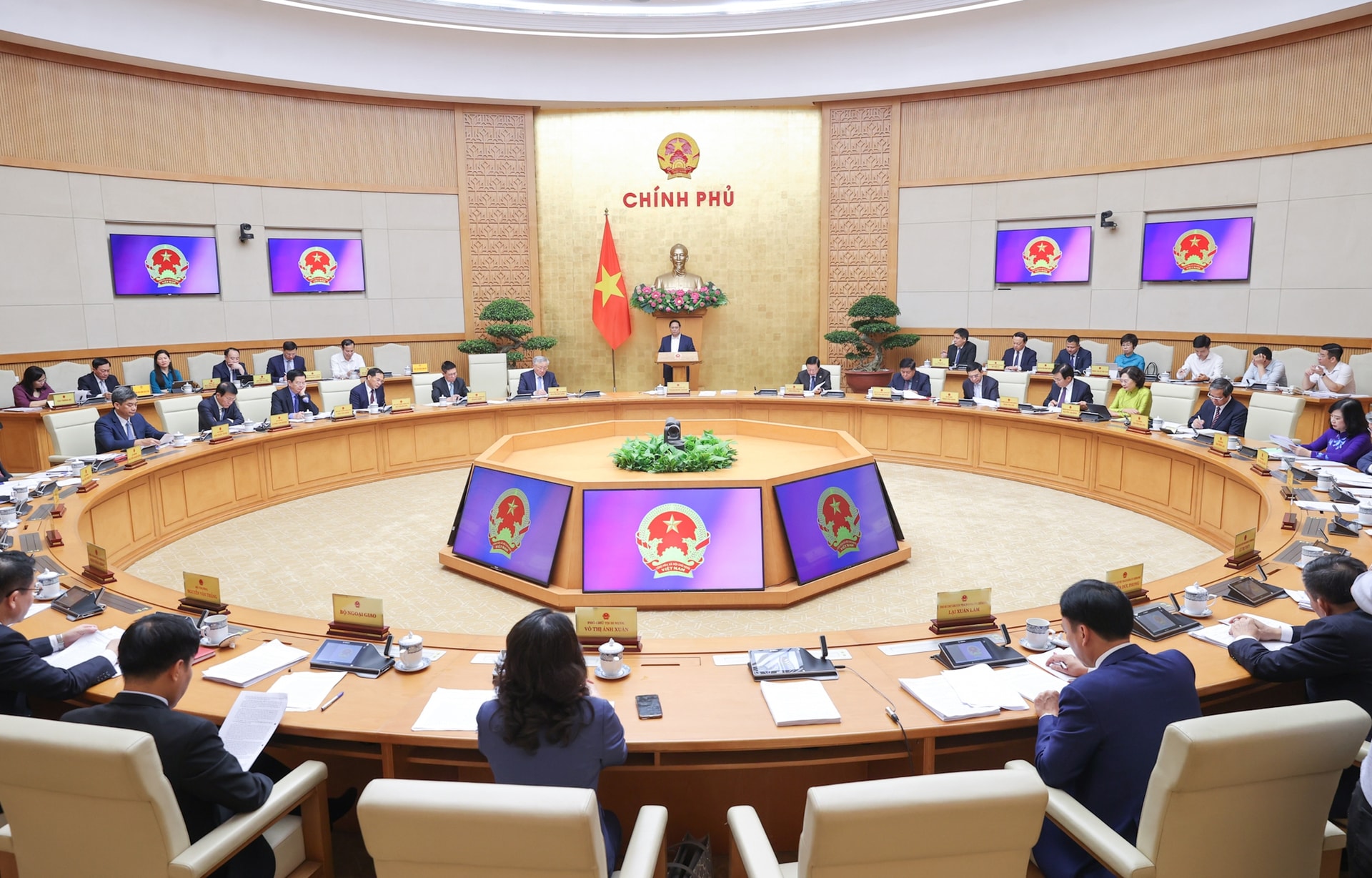 Thủ tướng: 'Làm ngày làm đêm, làm thêm ngày nghỉ' để hoàn thành công việc- Ảnh 9.