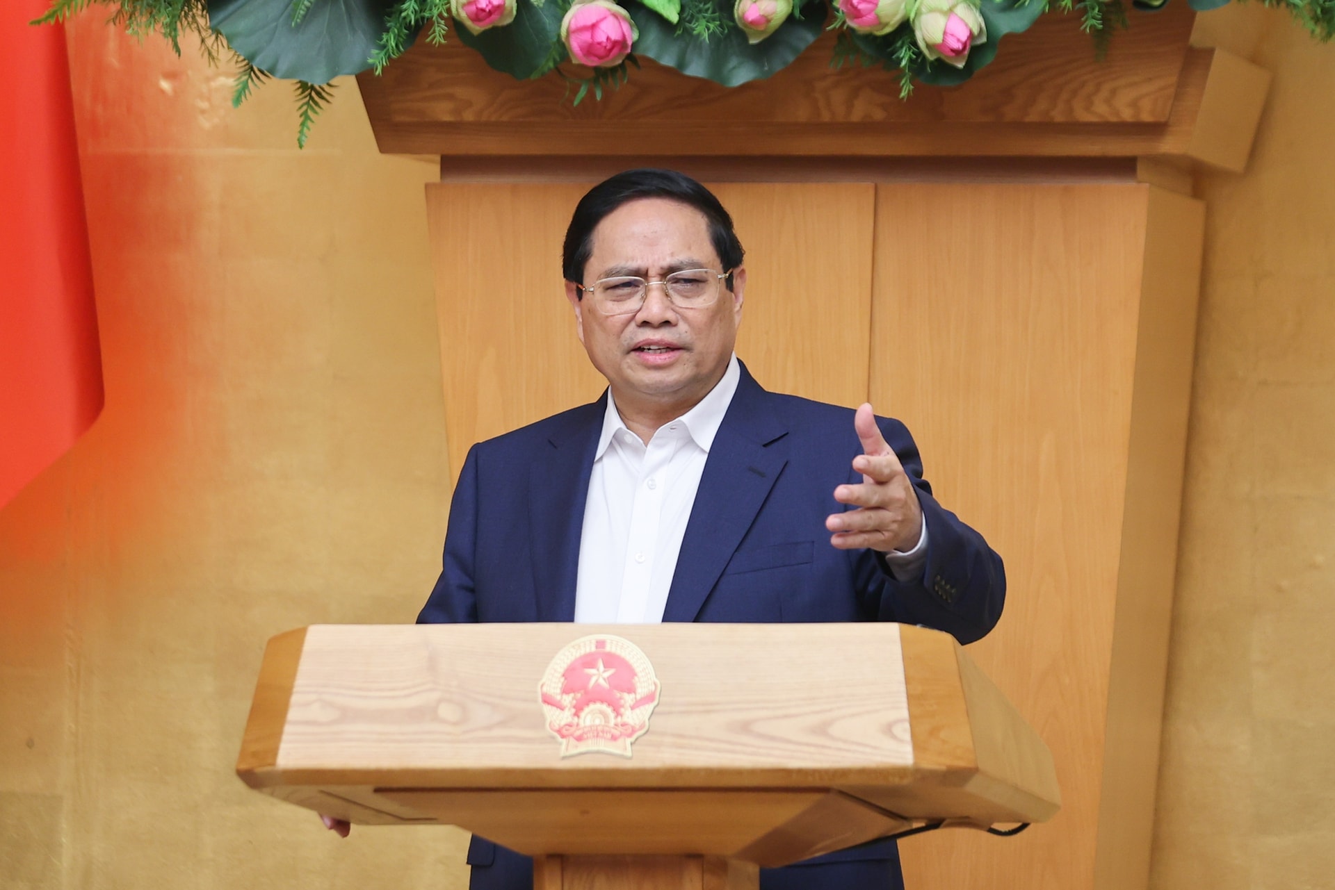 Thủ tướng: 'Làm ngày làm đêm, làm thêm ngày nghỉ' để hoàn thành công việc- Ảnh 1.