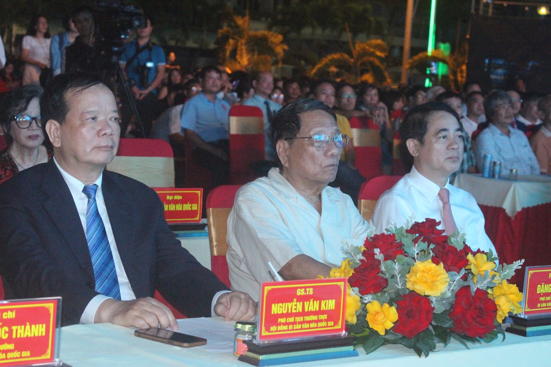 Các đại biểu tham dự buổi lễ (ảnh Thùy Trang)