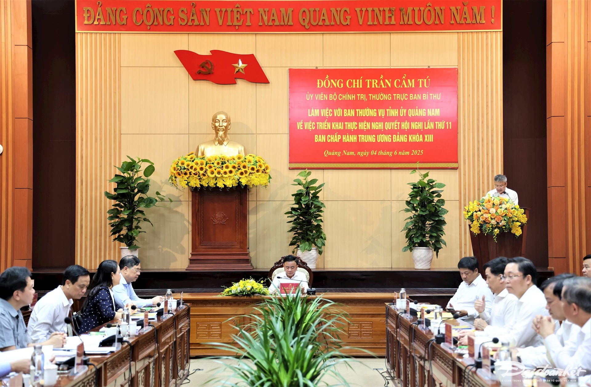 LAM VIEC 1