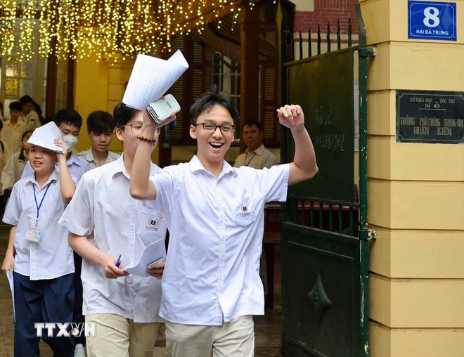 ttxvn-tuyen-sinh-lop-10-9500.jpg