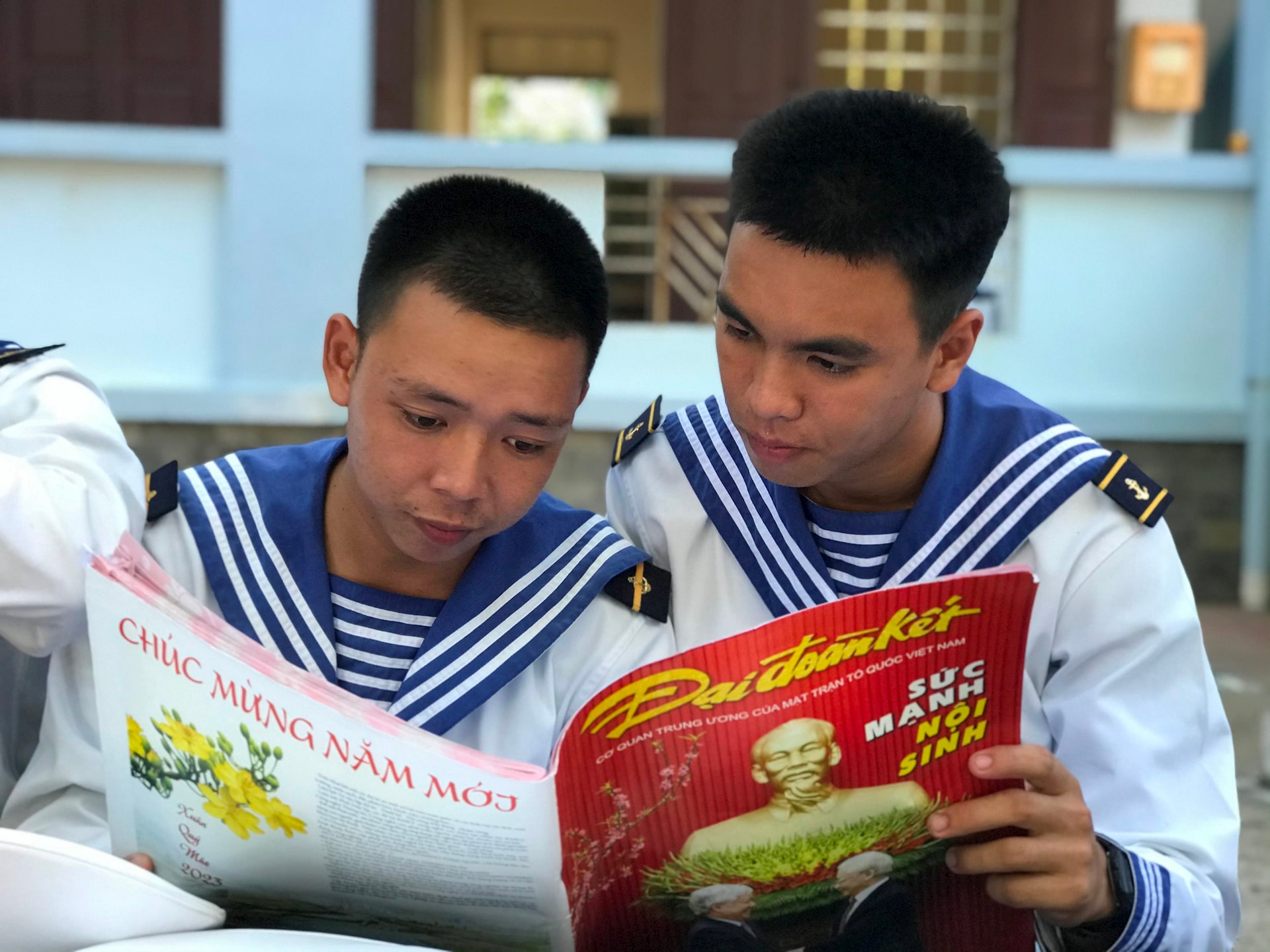 duoi anh chinh