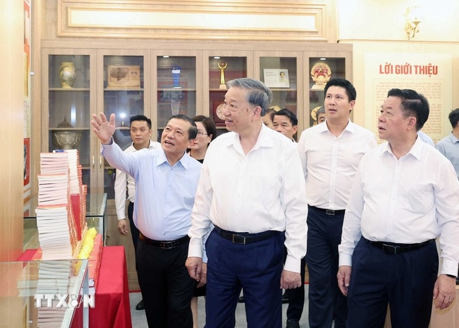 ttxvn-tong-bi-thu-ban-tuyen-giao-2.jpg