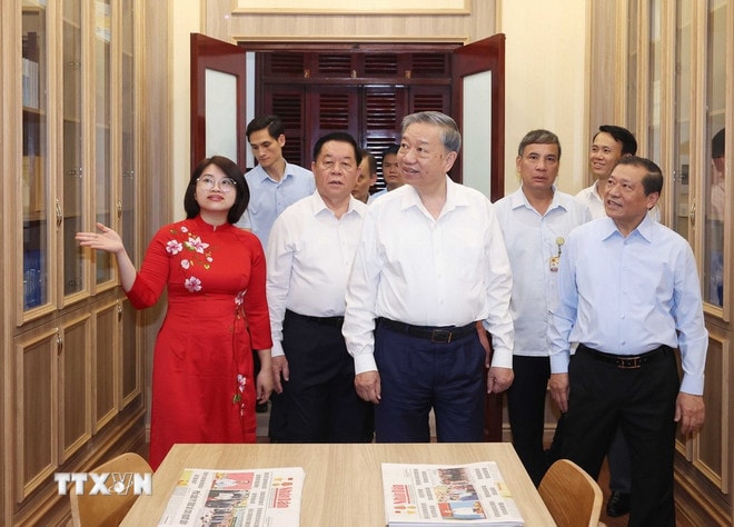 ttxvn-tong-bi-thu-ban-tuyen-giao-4.jpg