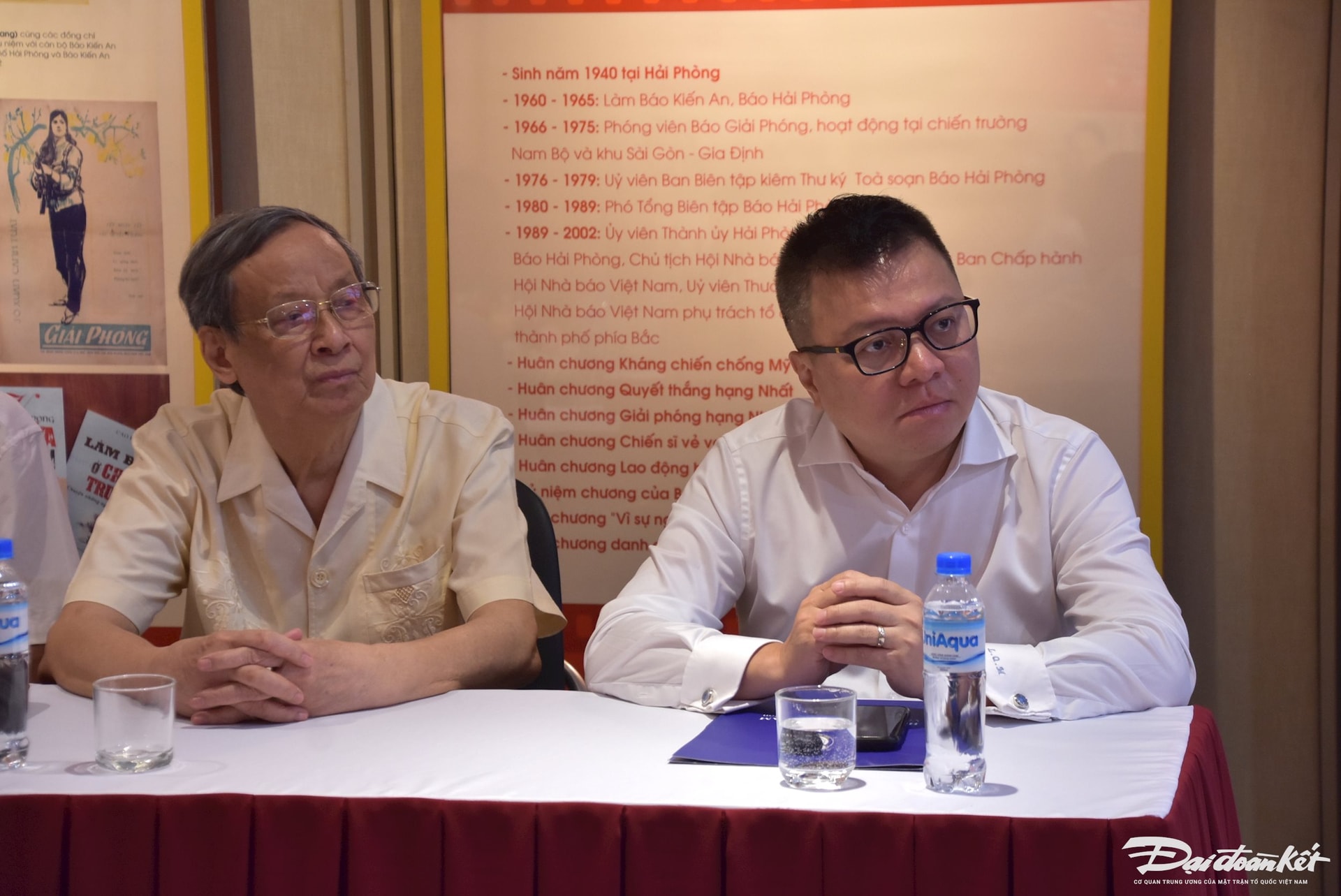 Các đại biểu tham dự buổi lễ.