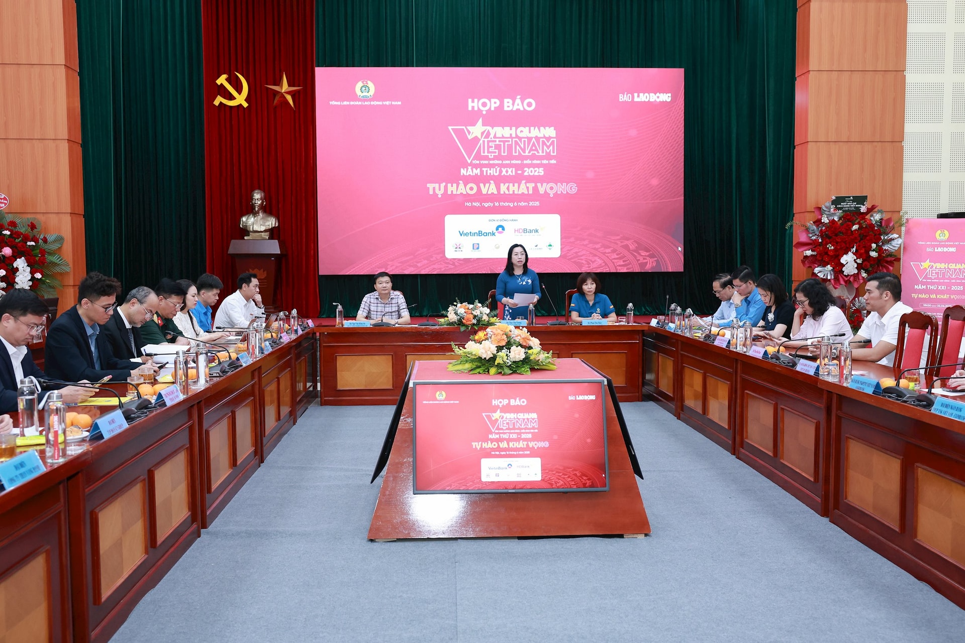 Vinh quang Việt Nam 2025-03