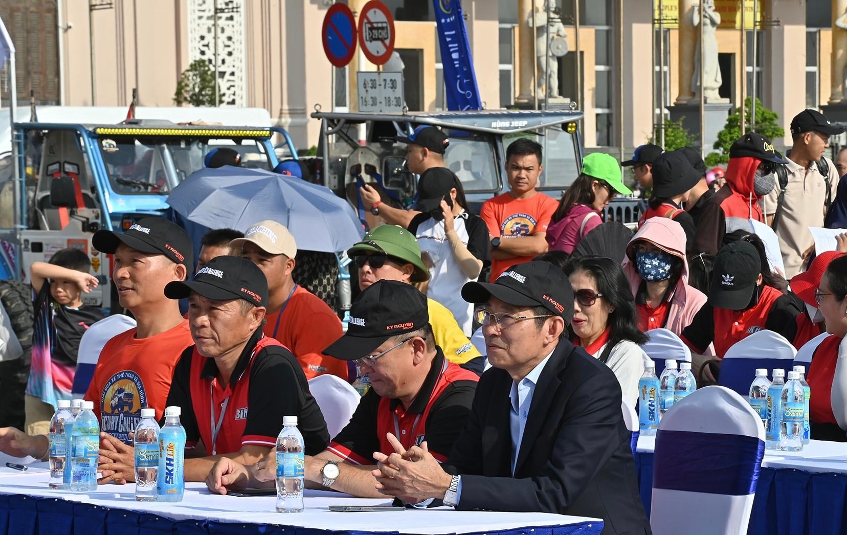 Các đại biểu tham gia buổi lễ (anhrThuyf Trang)