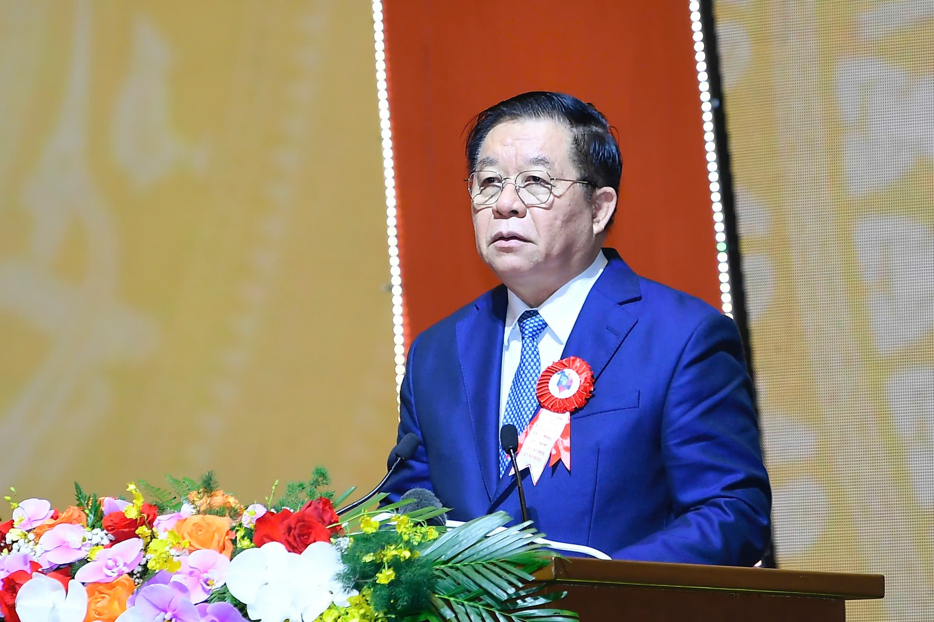 Đồng chí Nguyễn Trọng Nghĩa, Uỷ viên Bộ Chính trị, Bí thư Trung ương Đảng, Trưởng Ban Tuyên giáo và Dân vận Trung ương đọc diễn văn kỷ niệm tại buổi lễ. Ảnhh: Huy Nguyễn.