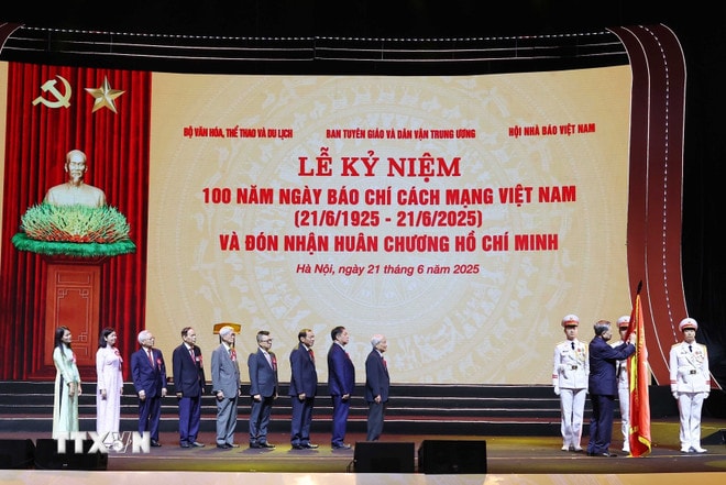 ttxvn-tong-bi-thu-to-lam-du-le-ky-niem-100-nam-ngay-bao-chi-cach-mang-viet-nam-8104836-3.jpg