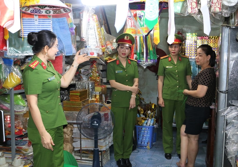 Nam Định Khởi Sắc Xây Dựng Tỉnh An Toàn Cháy Nổ 3 Lãnh đạo Công an tỉnh Nam Định kiểm tra công tác phòng cháy chữa cháy ở địa bàn dân cư