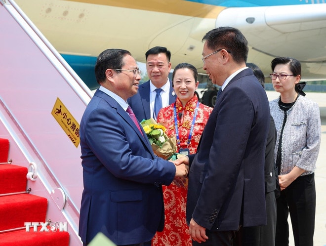 ttxvn-thu-tuong-bat-dau-du-hoi-nghi-thuong-nien-cac-nha-tien-phong-lan-thu-16-cua-wef-va-lam-viec-tai-trung-quoc-2406-1.jpg