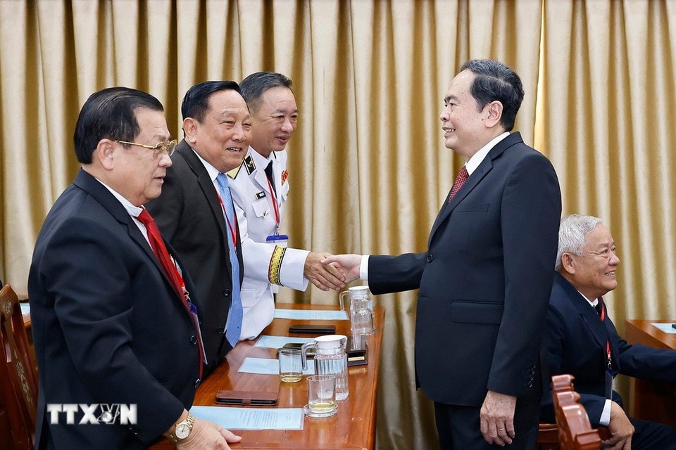 Chủ tịch Quốc hội Trần Thanh Mẫn với đại biểu dự Lễ công bố Nghị quyết. (Ảnh: Doãn Tấn/TTXVN)