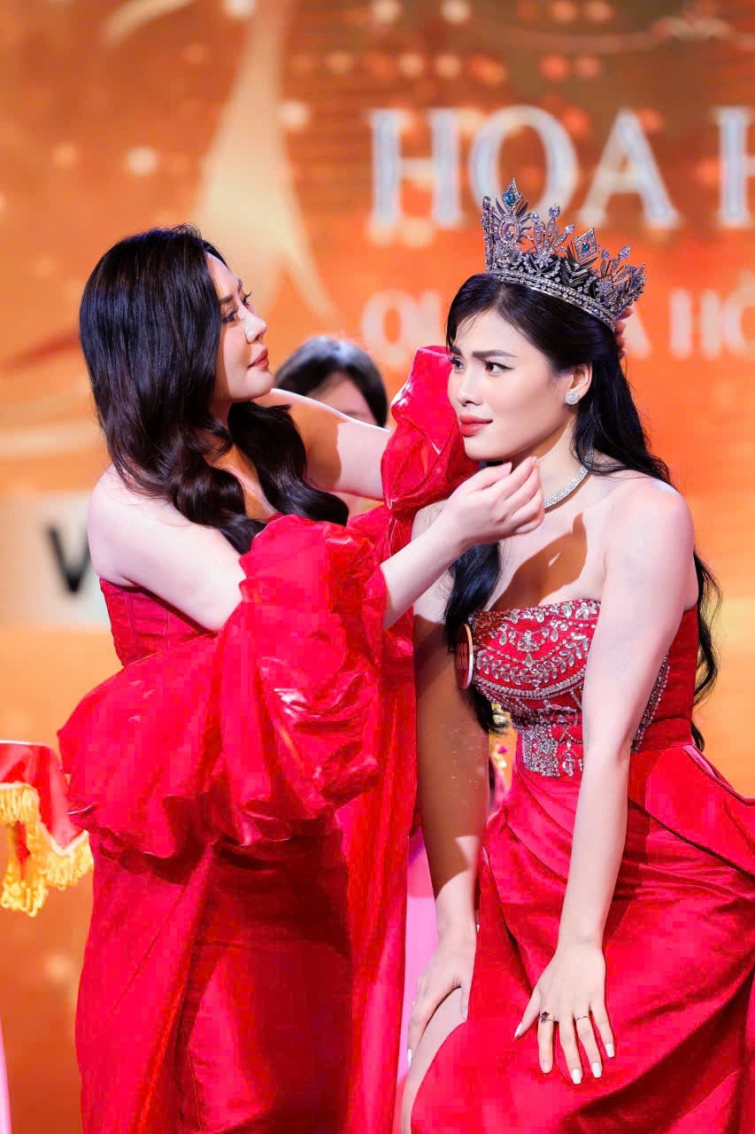 Hoa hau Quy ba 1
