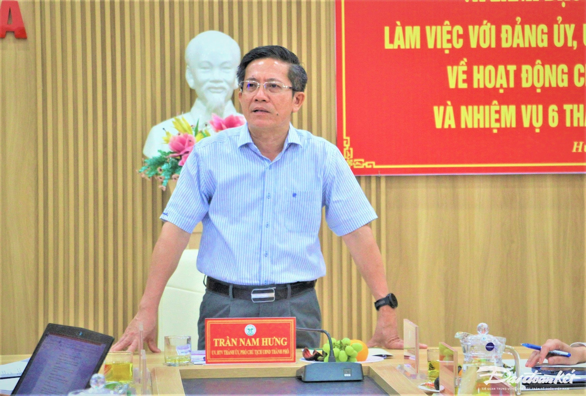 LAM VIEC 1
