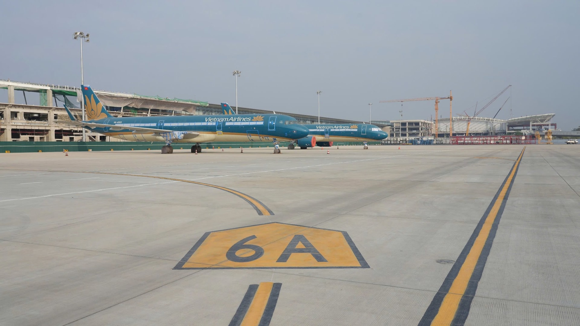 Các vị trí đỗ tàu bay mới đưa vào khai thác thuộc Dự án Mở rộng Nhà ga T2 Nội Bài (2)