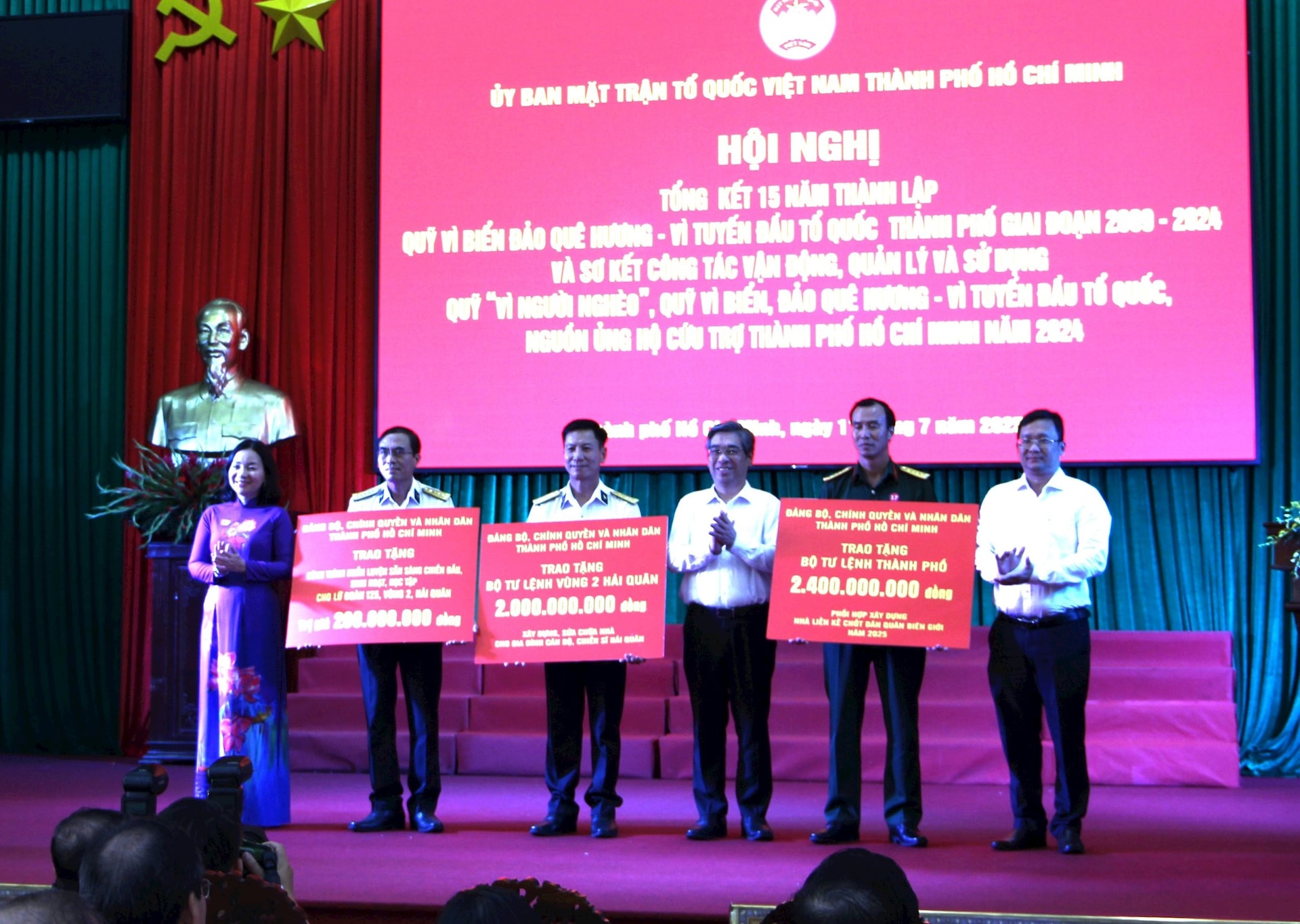 MT TRAO ỦNG HỘ