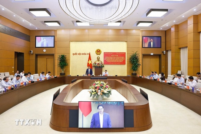 ttxvn-chu-tich-quoc-hoi-va-thu-tuong-dong-chu-tri-hoi-nghi-cac-to-cong-tac-cua-bo-chinh-tri-8150211-3.jpg
