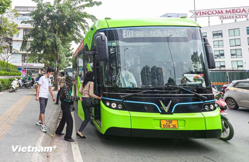 Xe buýt điện của Hà Nội (Ảnh: PV/Vietnam+)