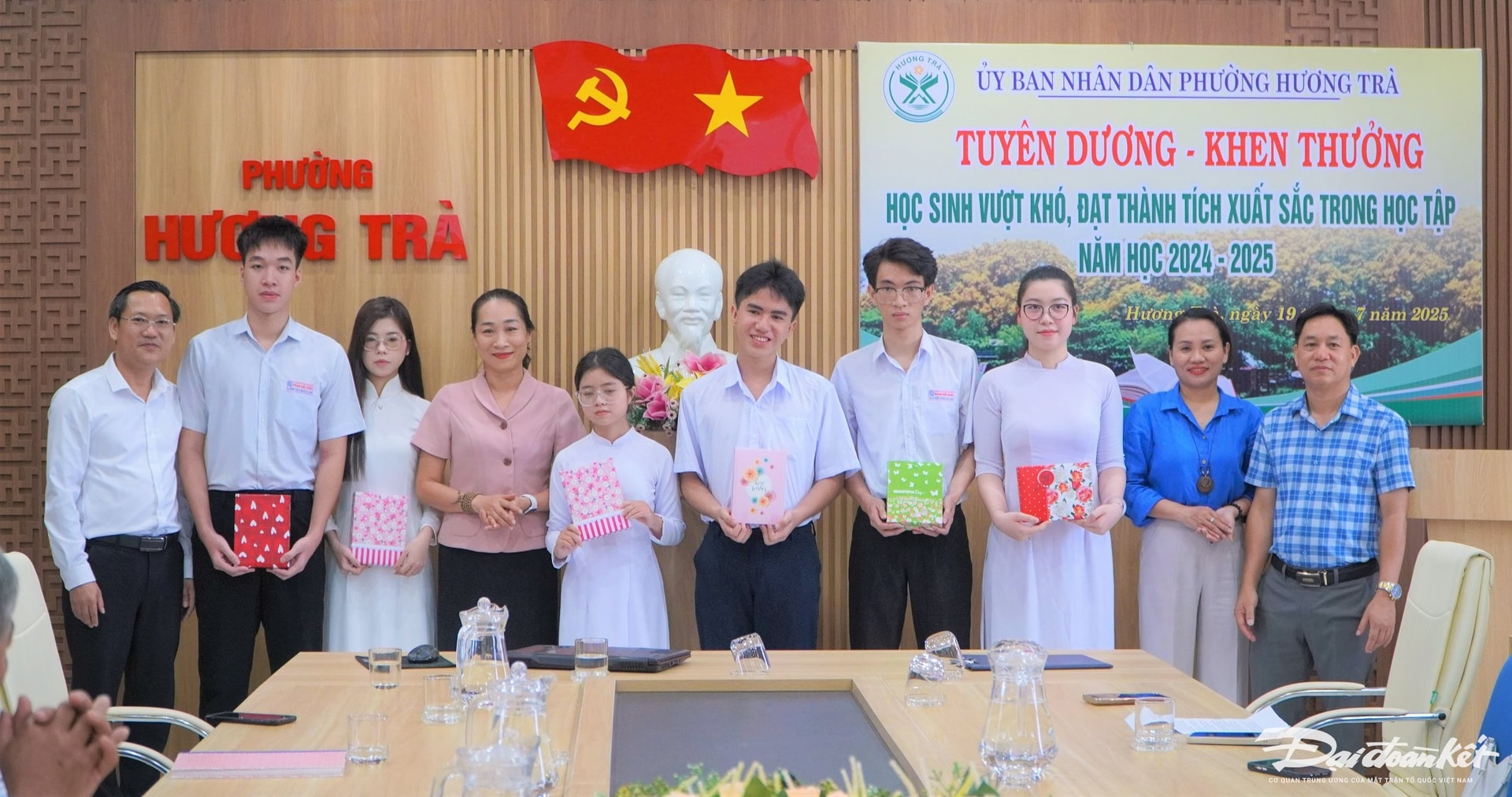 TRAO THUONG 2