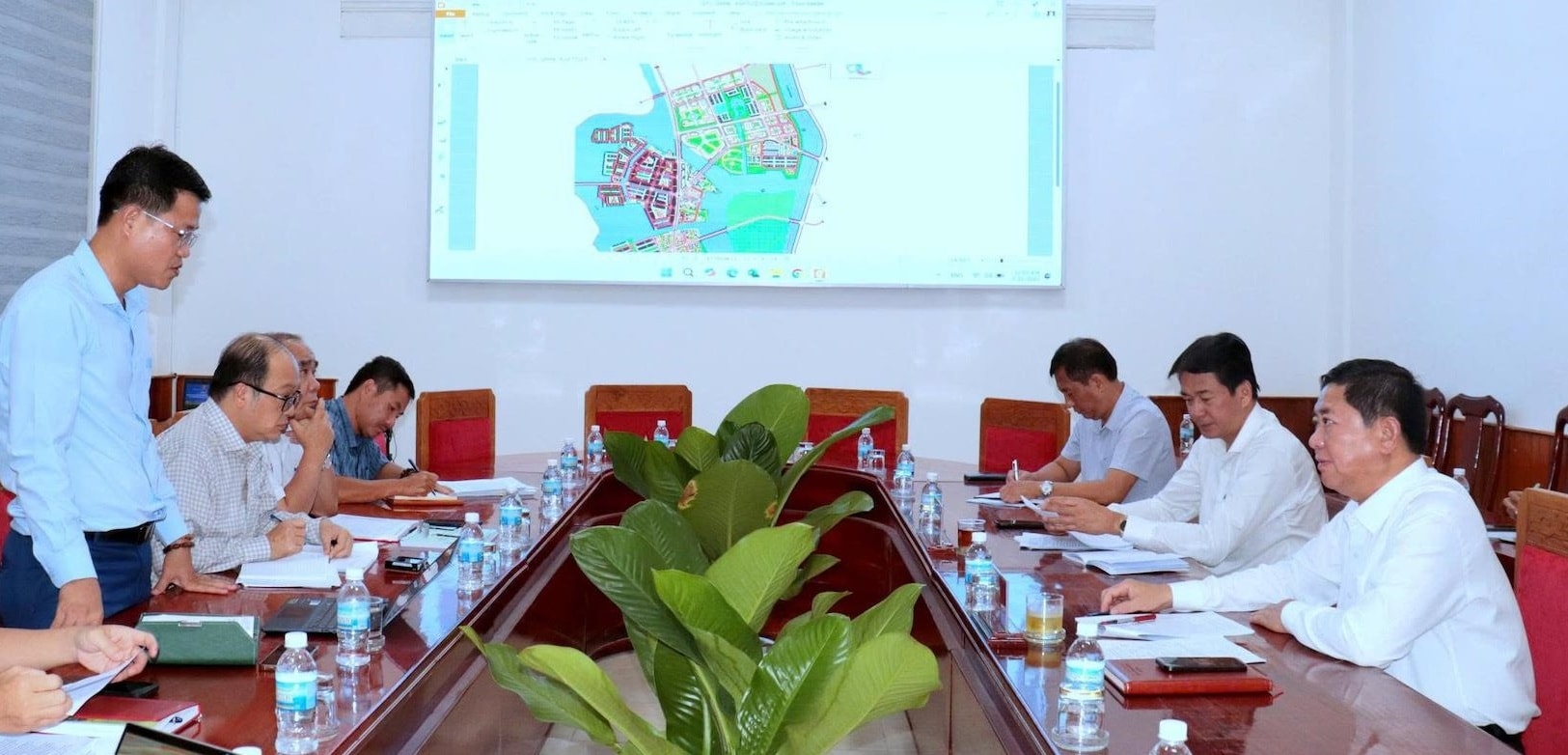 Quang cảnh buổi làm việc. Ảnh X.H