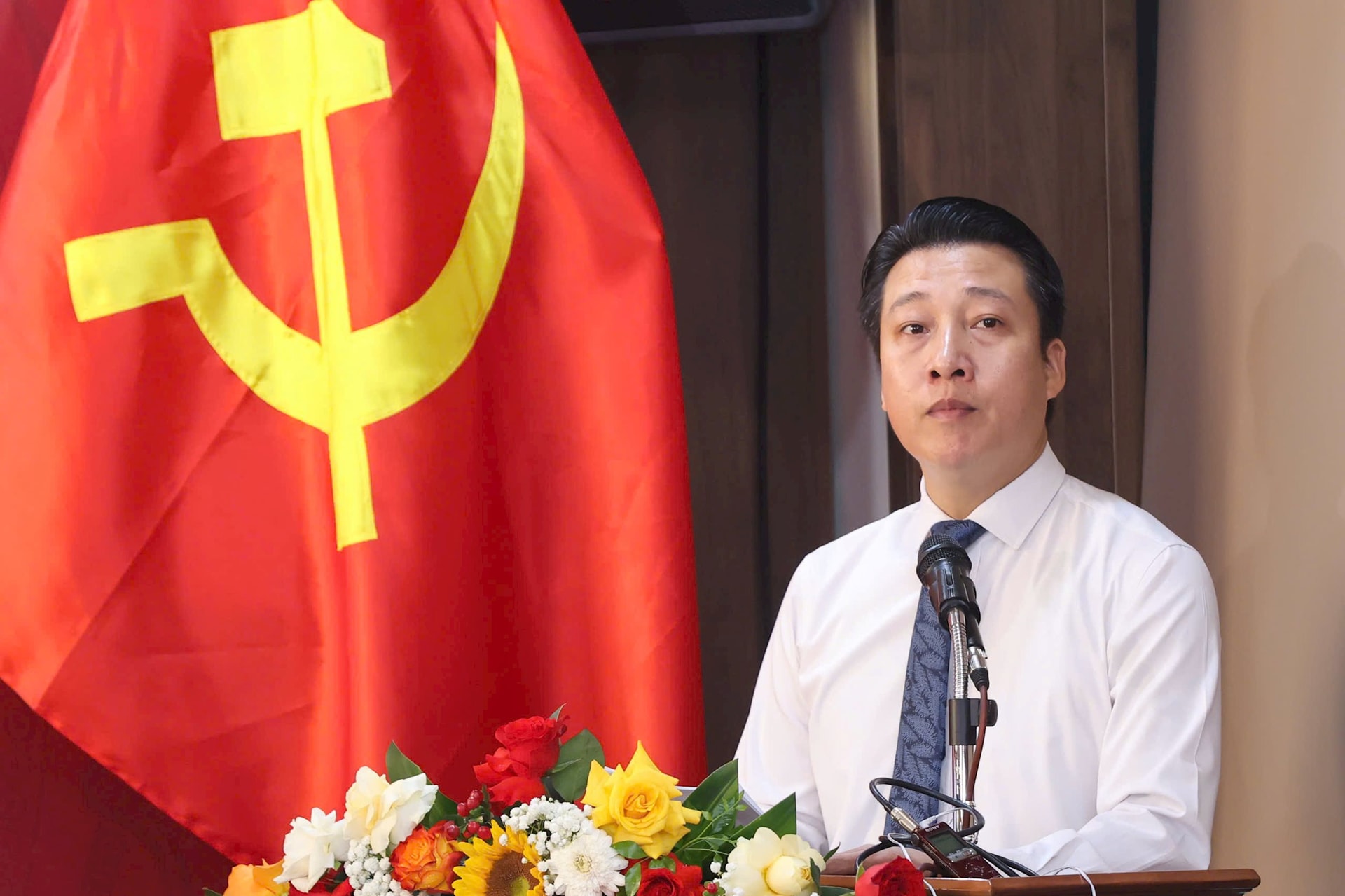 Nhà báo Nguyễn Văn Dũng, Phó Tổng Biên tập Báo Đại đoàn kết, Trưởng ban Tổ chức sự kiện “Tự hào tổ quốc tôi” phát biểu tại buổi lễ. Ảnh: Quang Vinh.