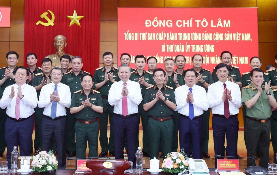 Tổng Bí thư Tô Lâm và các đại biểu chụp ảnh chung. (Ảnh: Thống Nhất/TTXVN)