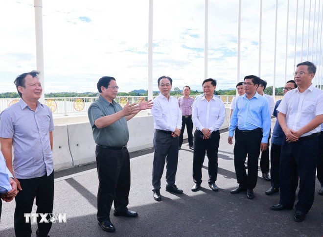 ttxvn-thu-tuong-tham-mot-so-du-an-cua-thanh-pho-hue-8172739-1.jpg