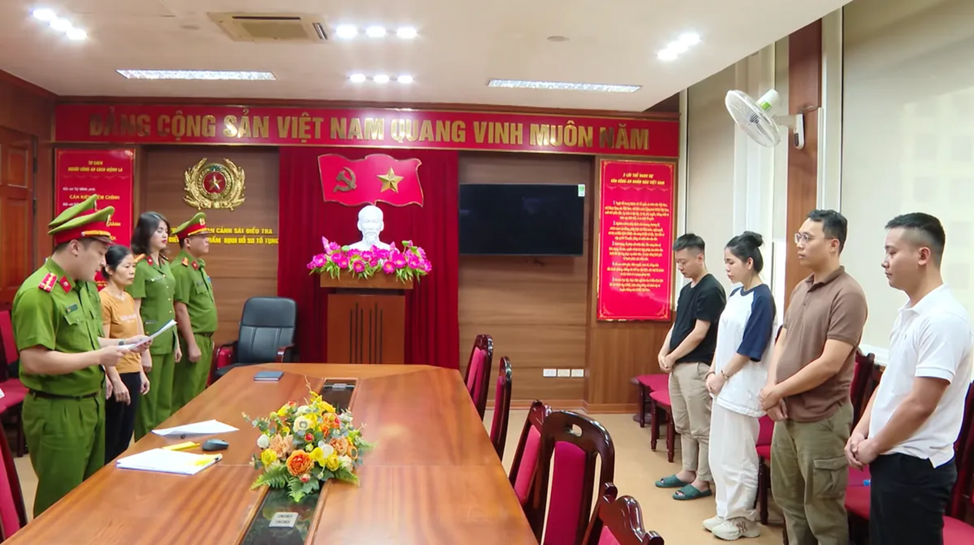 Minh bạch 1,Vừa qua, cơ quan tố tụng đã khởi tố vụ án Sản xuất hàng giả là thực phẩm và lừa dối khách hàng, bắt tạm giam các bị can liên quan đến sản phẩm kẹo rau củ Ke