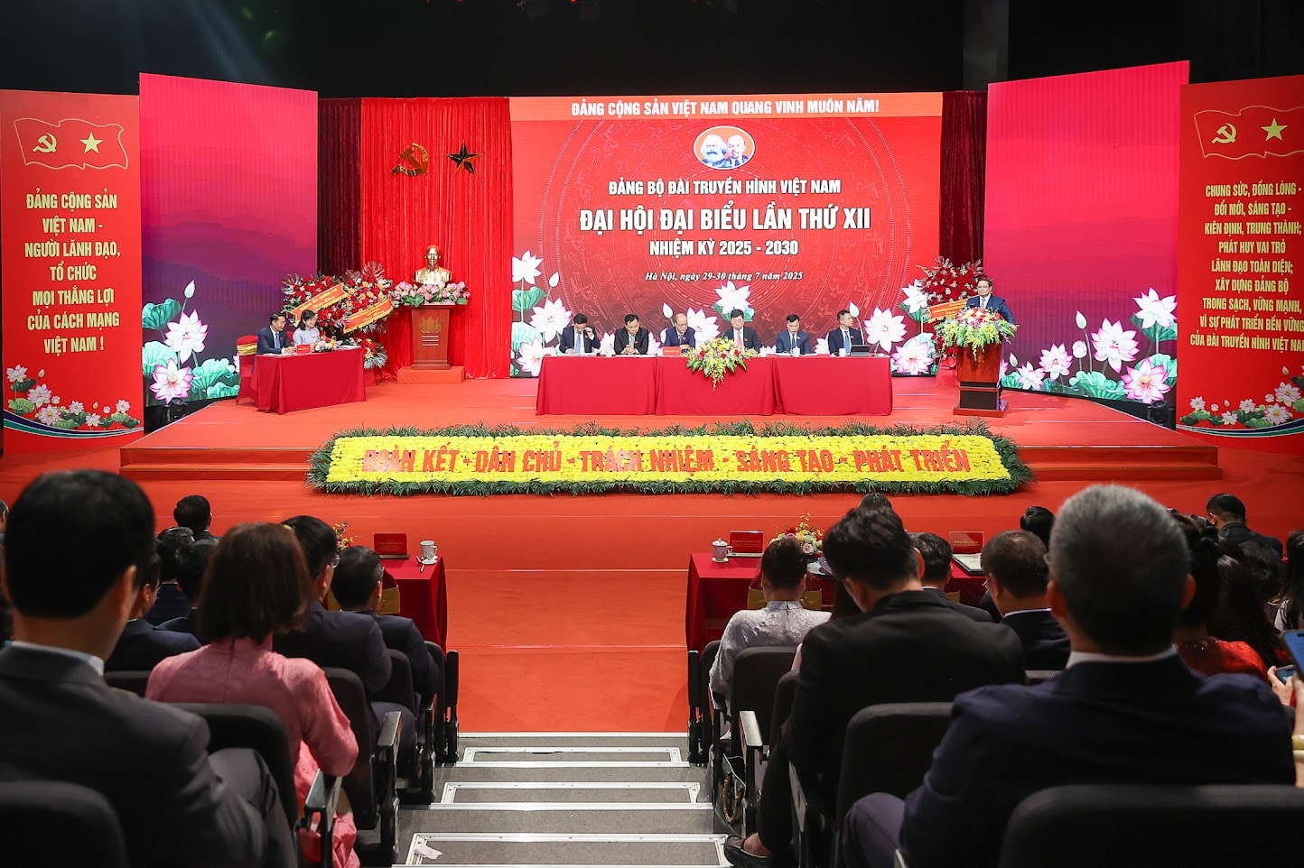 Thủ tướng: Báo chí phải kiến tạo được các dòng thông tin tích cực, chủ lưu- Ảnh 2.