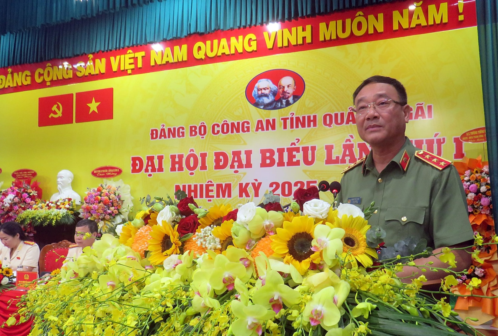 DAI HOI 4
