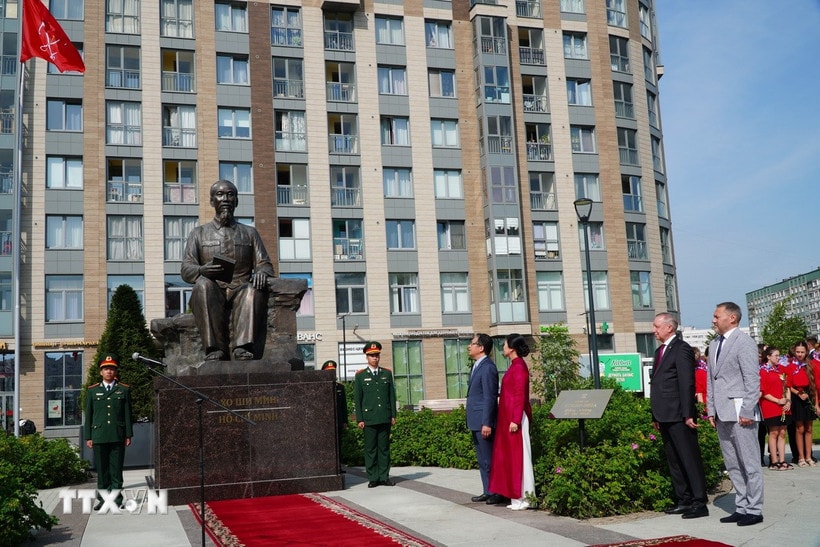 Lễ khánh thành Quảng trường Hồ Chí Minh tại St.Petersburg, Liên bang Nga. (Ảnh: Tâm Hằng/TTXVN)