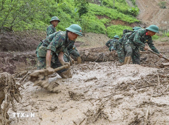 ttxvn-dien-bien-no-luc-khac-phuc-hau-qua-lu-quet-sat-lo-dat-0308.jpg