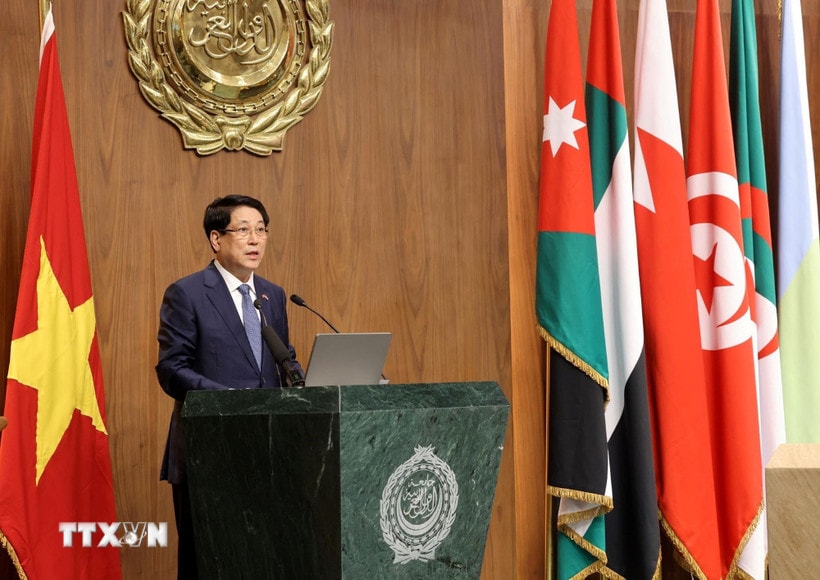 Chủ tịch nước Lương Cường phát biểu chính sách tại Trụ sở Liên đoàn Arab ở thủ đô Cairo, Ai Cập. (Ảnh: Lâm Khánh/TTXVN)