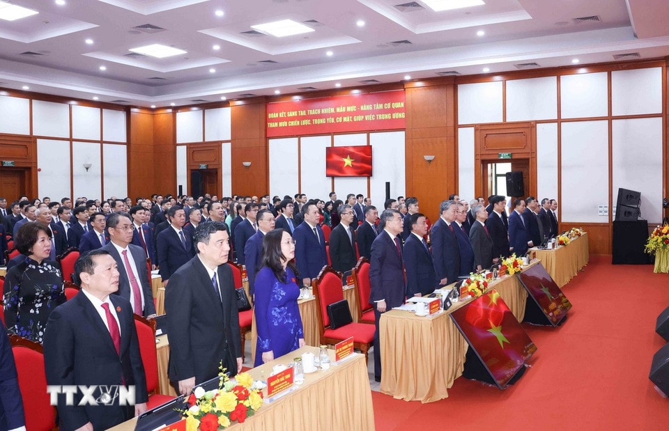 Đại biểu tham dự Đại hội làm Lễ chào cờ. (Ảnh: Phương Hoa/TTXVN)