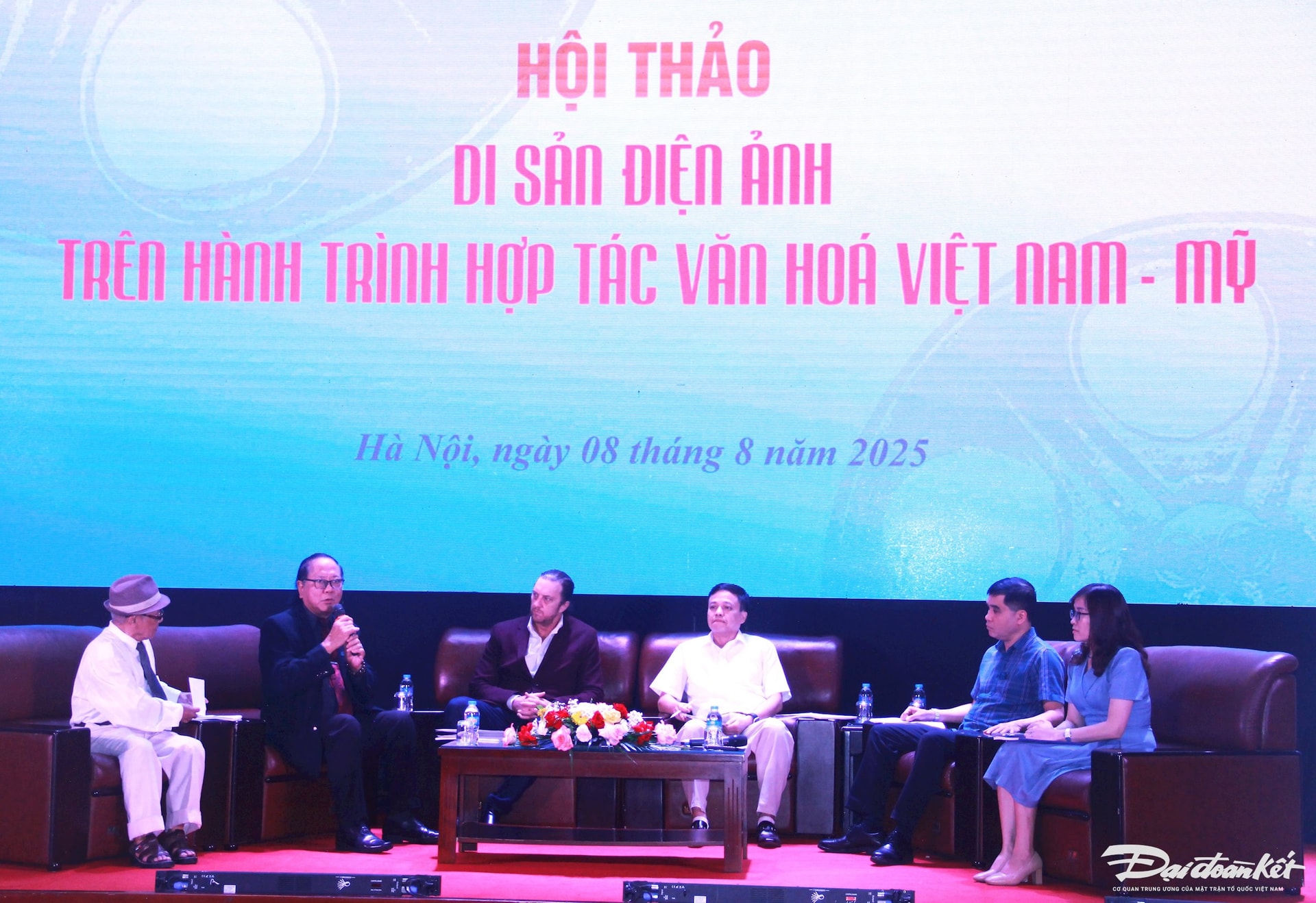 Các đại biểu tham luận tại hội thảo. Ảnh: Phạm Sỹ.