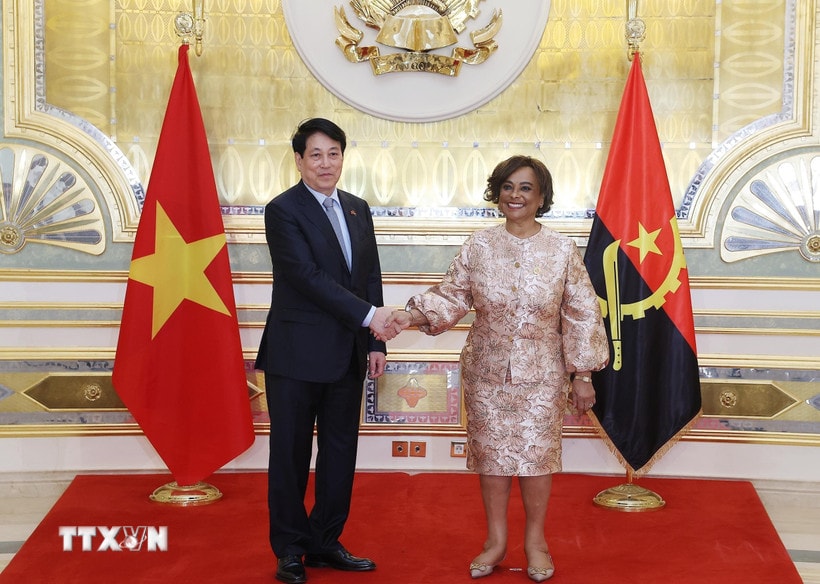 Chủ tịch nước Lương Cường hội kiến Chủ tịch Quốc hội Angola Carolina Cerqueira. (Ảnh: Lâm Khánh/TTXVN)