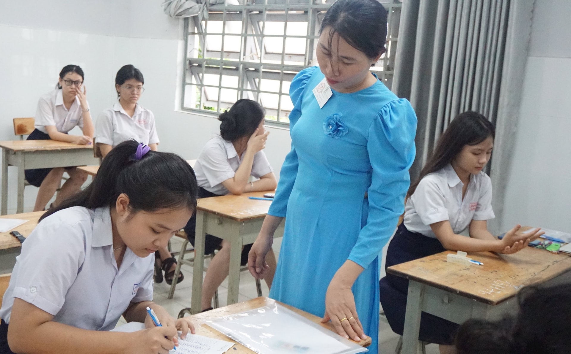 anh dưới
