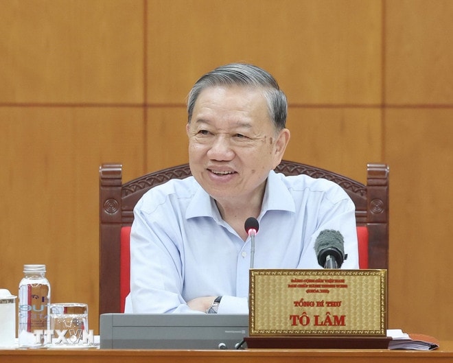 ttxvn-tong-bi-thu-ban-chi-dao-tw-ngay-le-lon-3.jpg