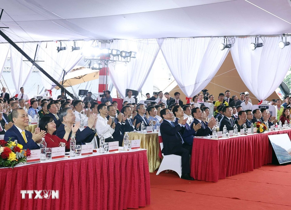 ttxvn-tong-bi-thu-va-thu-tuong-du-le-khanh-thanh-khoi-cong-cac-du-an-cong-trinh-chao-mung-80-nam-quoc-khanh-29-8219541-9.jpg
