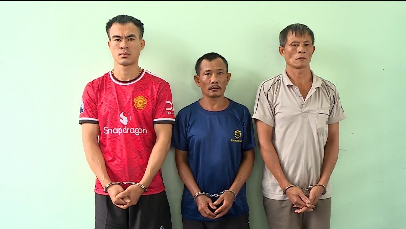 Từ trái qua_ Trần Văn Hậu, Trần Văn Châu, Mai Xuân Hạnh